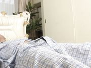 美女护士帮病人清理身体，看的我也想要