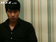 我和朋友的聚会演变成了群交大会