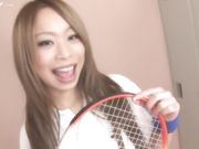 羽毛球女陪练被公司同事玩逼剃毛轮着操