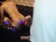 交友群内刚认识的极品妹子约会到KTV包间内快乐3P 超满足