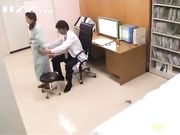 诊室内的春光 无良医生艳福不浅 工作之便伸猥琐之手