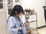 诊室内的春光 无良医生艳福不浅 工作之便伸猥琐之手