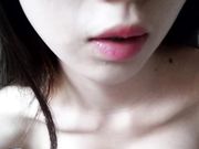 皮肤嫩白的超级女神寂寞难耐在家自摸