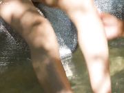 90后苏晴蝴蝶谷小溪中与网友3P