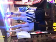 激情大胆偷拍逛夜市的短裙美女 看得我JJ都硬了