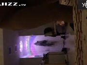 对白淫荡单位骚女同事老公出差 上她家约炮边操边看着她俩的结婚照有些内疚