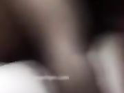 饥渴丰满少妇晚上出击勾引胖司机激情车震