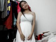 涉世未深年轻小演员为了上镜出名被禽兽导演诱骗脱衣2