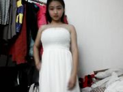 涉世未深年轻小演员为了上镜出名被禽兽导演诱骗脱衣2