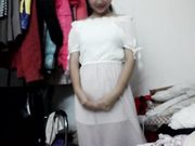 涉世未深年轻小演员为了上镜出名被禽兽导演诱骗脱衣3