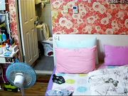 黑客破解家庭摄像头偷拍白领姐姐洗完白白风扇吹身子