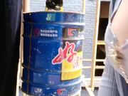 户外爆乳美少妇又来工地勾引老汉 次你穿的太性感今天不想刷漆了