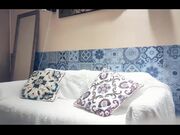 清纯可爱学生妹被抱着雪白的屁股悬挂式插逼