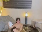 甜美可爱少女《Naomiii》最新动态露天泡池男友激战 潮红脸蛋吃肉棒满满内射美穴滴落溢出