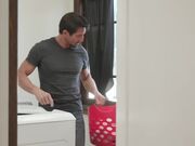 淫贱鬼父舔吸女儿内裤被发现竟然肏翻巨臀她