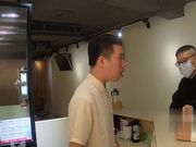 《淫兽按摩院看不见的性爱陷阱》 情侣一块去按摩女友被男技师屌了男友毫无察觉