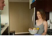 漂亮宝贝饥渴难耐去她的邻居家吸他的大鸡巴