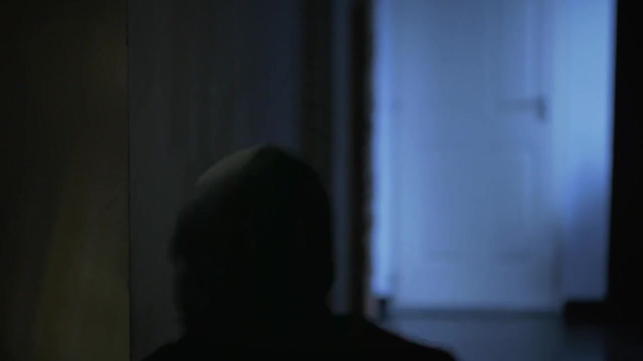 绝美欧洲尤物OLl在办公室把强盗给上了