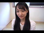 公司新来的女同事身材很瘦弱周末约出来穿上学生制服还很像个学生妹