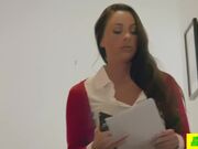 美艳性感学生妹勾引她的导师来获取更多机会