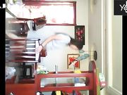 天然大奶艺校漂亮高挑长发美女自家客厅慢慢脱衣走秀 不多说了 秒懂下吧