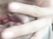 颜值还不错肤色很漂亮的美女主播来月经还和狼友神交舔鸡巴