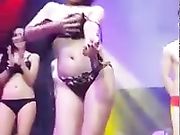 国内很少能够看到的内衣秀脱衣秀 真的是大饱眼福