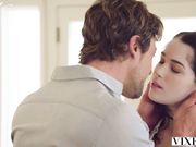 黑发可爱白妞卖力迎合大屌男友