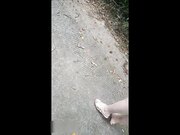 户外勾引啪啪啪 淫荡姐妹花 偏僻小树林旁 勾搭眼镜小哥