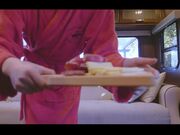 把房车开到法国户外森林外 酒后车震沙发上激战 无套爆操抽插蝴蝶逼美穴