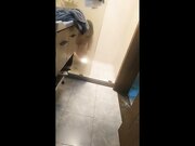 制服口交打飞机 把男主爽翻天最后无套啪啪 射到脚上表情很享受