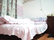 夜晚在出租屋偷拍女友00后小姐姐苗条美乳肤白温柔