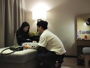 年轻嫩妹开档吊带丝袜扶着细腰后入猛顶01