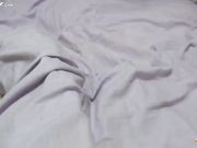 妹子们熟睡后悄悄掀开被子