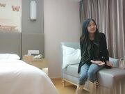 利利坚辛苦深夜激战外围操的妹子瘫软了01