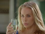 熟女Nicole Aniston的假期艳遇