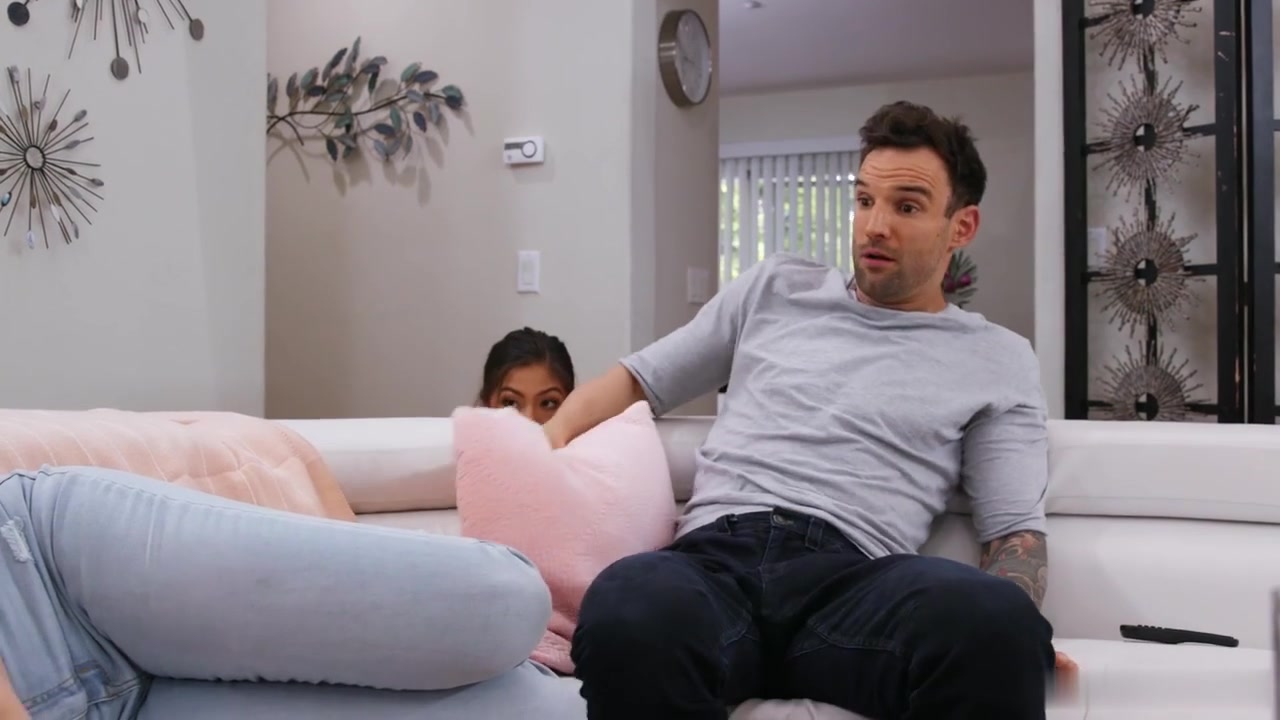 开放妹子裸体跳艳舞勾引帅哥69激情大屌插入骚穴