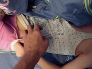 拿出鸡巴往身上尿尿粗大肉棒插嘴里操喉咙