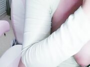 19岁清纯美妞一线天粉穴近视角假屌插穴03