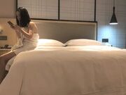 猛男约操170妹子掰开小骚逼看看后入大屌爆插