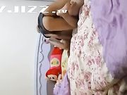 趁老婆不在家把18岁还在上学的小姨子拿下