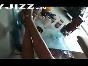 极品学妹肤白貌美在家自拍 骚逼一抠就出水有特写 近距离拍摄