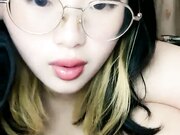 眼镜妹子镜头前深喉口交大屌无套一顿草