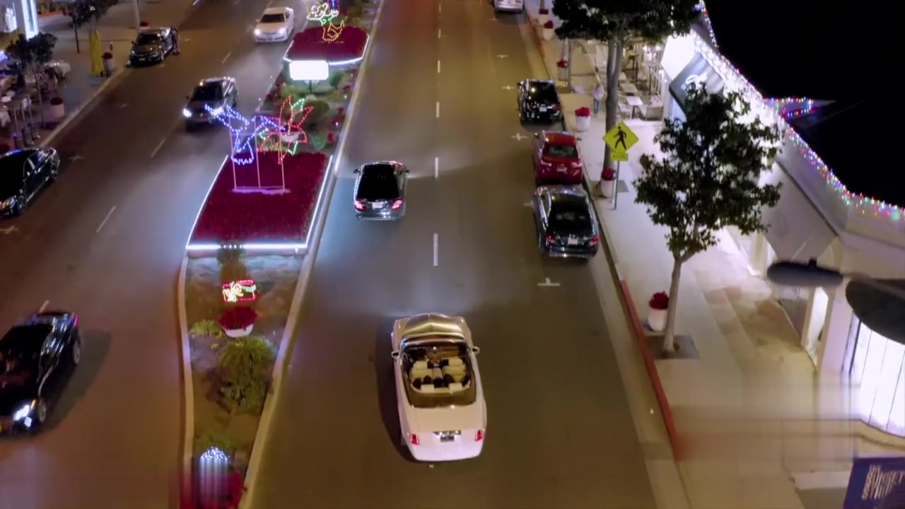 黑皮肤的蒂安娜·特朗普和维基·蔡斯共用一台BBC