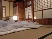 当我的妻子出差时 我儿媳让我成为一个汗流浃背的中出荡妇