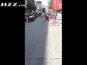 达叔街射 第14弹尾随OL射黑丝上被发现了 屏幕黑了自己脑补