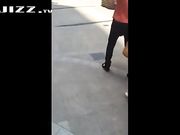 达叔街射 第14弹尾随OL射黑丝上被发现了 屏幕黑了自己脑补