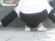 风骚少妇跟大哥公园找刺激 漏奶子又漏逼小少妇受不了掏出大哥鸡巴给口交