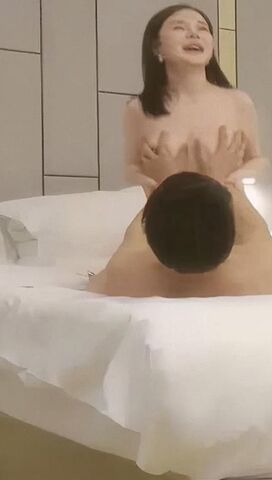 大神经典神作AI修复版 宝贝你往哪里一坐完全就是一件艺术品 摸我胸