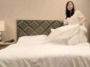 红内裤战神解封 震撼归来首秀 19岁清纯校园女神下海 肤白貌美一个字嫩